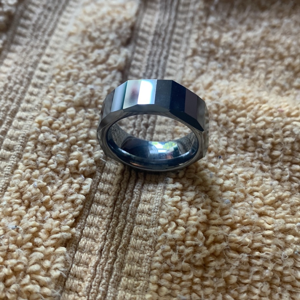 Tungsten Ring - Picture 4 of 5